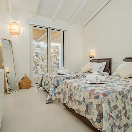 Cala Luna - By And Service Villa